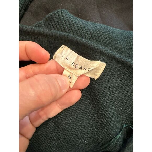 La Hearts Black Rib Knit Long Sleeve V-Neck Ruched Cropped Sweater Size Medium - Picture 3 of 5